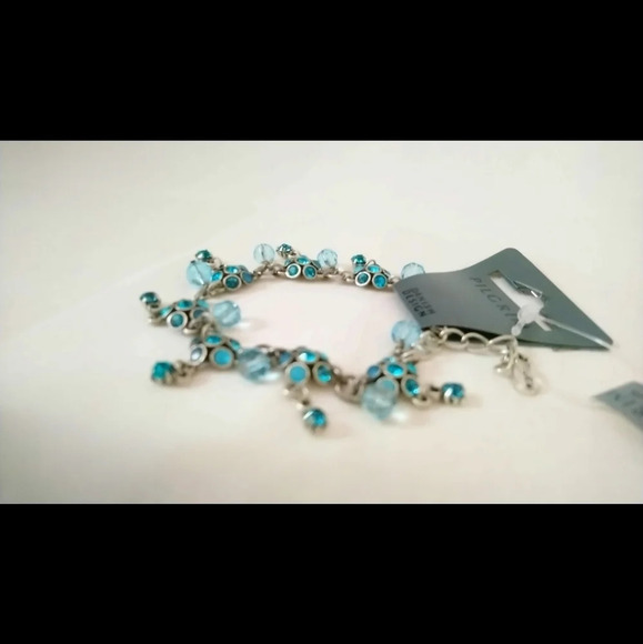 Beautiful Blue Genuine Crystal Bracelet NWT ๐ - Picture 6 of 10